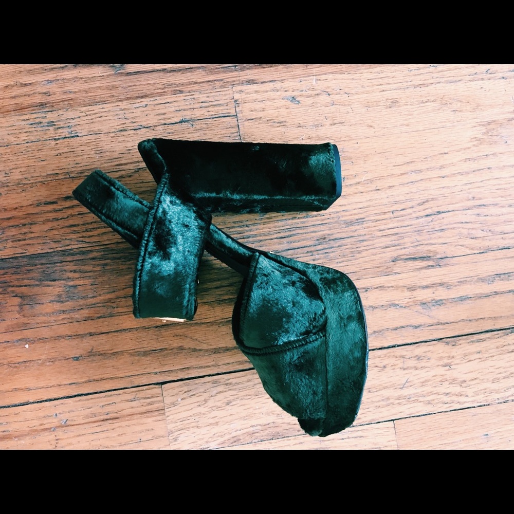 PRADA- Crushed Green Velvet Platform Pumps